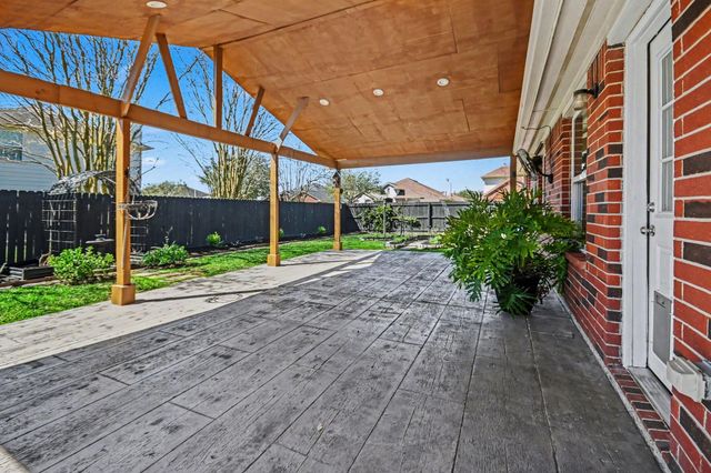 2980 Sandy Bank Court, Pearland, TX 77581