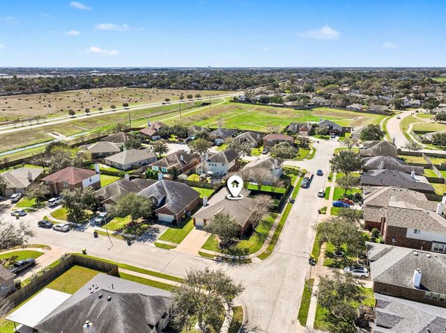 2980 Sandy Bank Court, Pearland, TX 77581