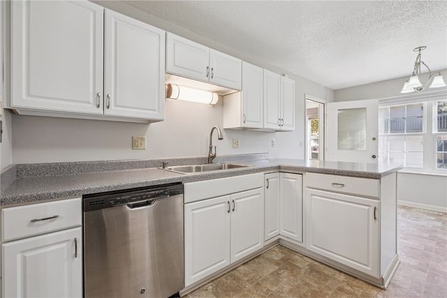 4113 Lexington Court A, Cedar Rapids, IA 52402