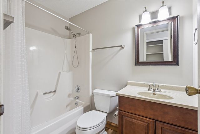 4113 Lexington Court A, Cedar Rapids, IA 52402