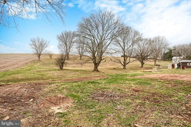 1339 BERRYSBURG RD, Millersburg, PA 17061