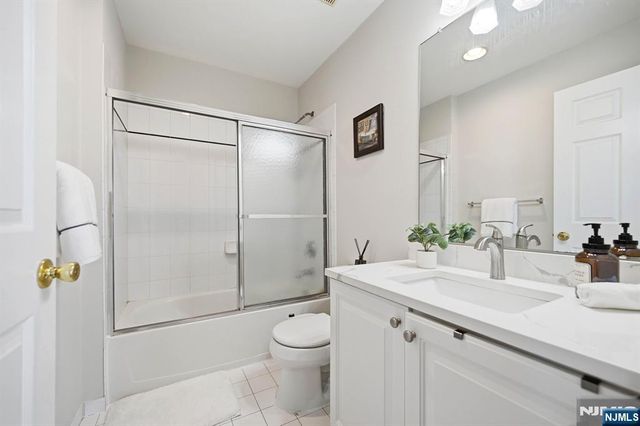 419 Hartford Drive 4020, Nutley, NJ 07110