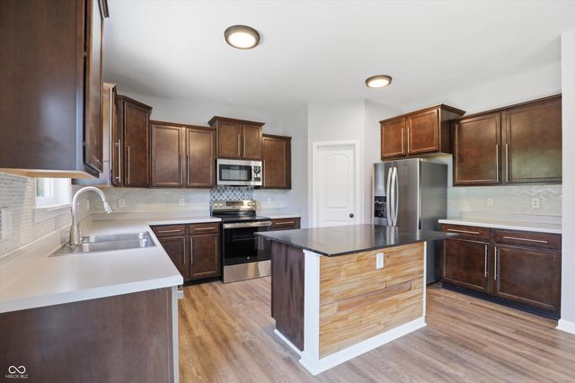 8324 Fieldfare Way, Indianapolis, IN 46237