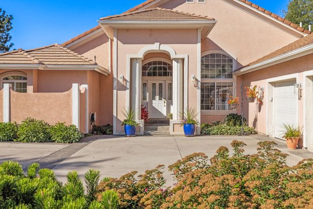3120 Shield Crest Drive, Klamath Falls, OR 97603