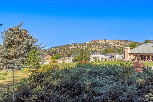 3120 Shield Crest Drive, Klamath Falls, OR 97603