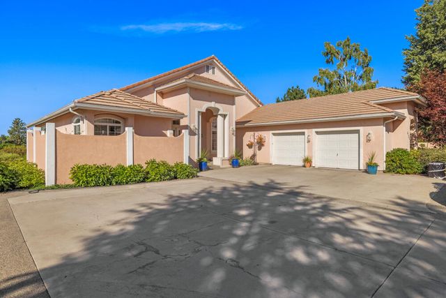 3120 Shield Crest Drive, Klamath Falls, OR 97603