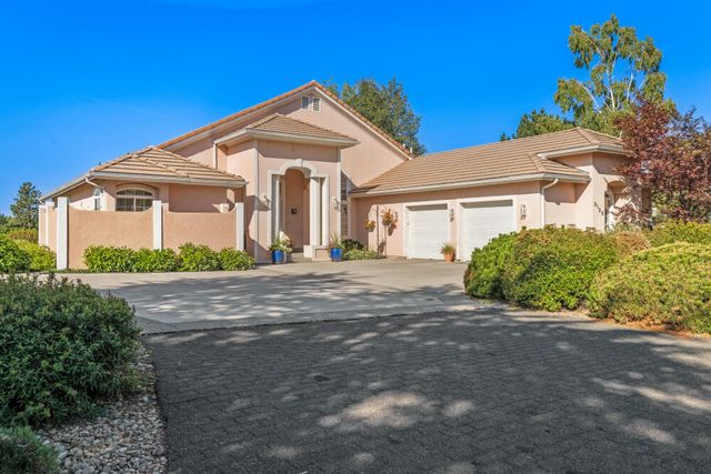 3120 Shield Crest Drive, Klamath Falls, OR 97603