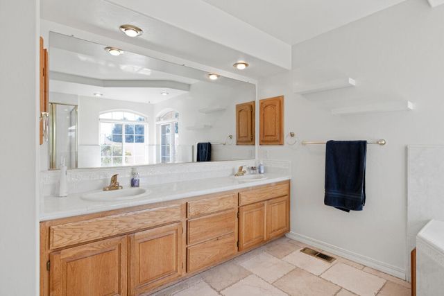3120 Shield Crest Drive, Klamath Falls, OR 97603