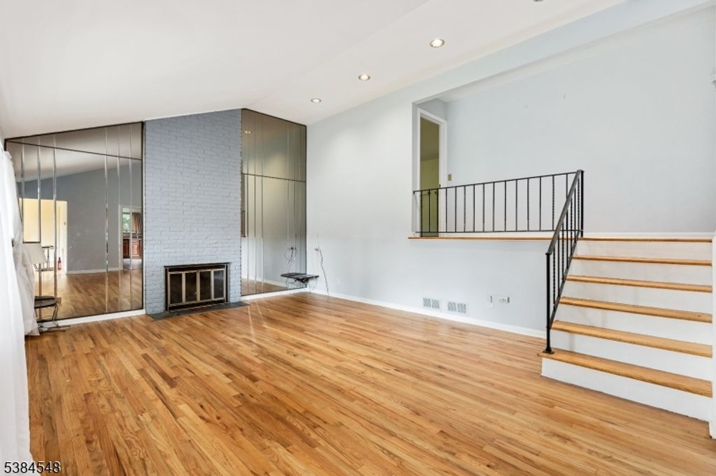 745 Schoolhouse Ln, Bound Brook Boro, NJ 08805