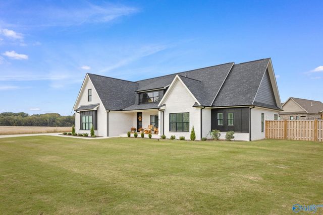 57 Cotton Way Drive, Muscle Shoals, AL 35661