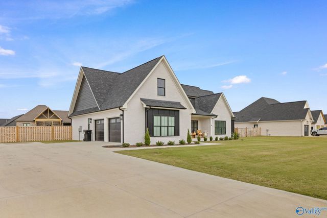 57 Cotton Way Drive, Muscle Shoals, AL 35661