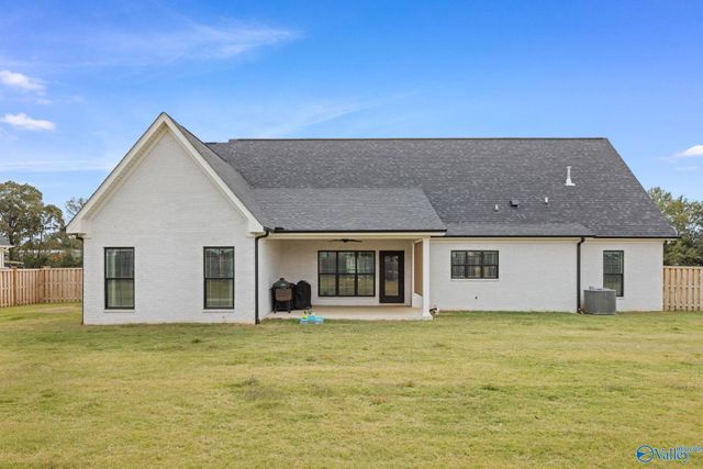 57 Cotton Way Drive, Muscle Shoals, AL 35661