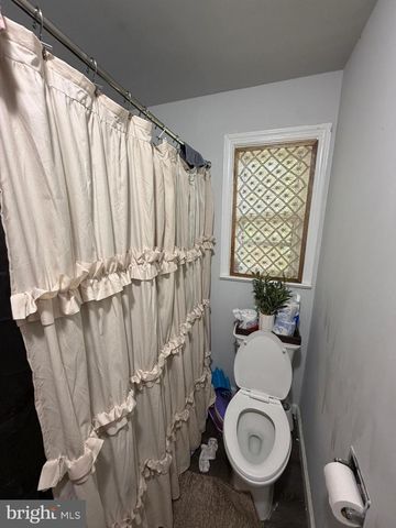 9218 W CHESTER PIKE, Upper Darby, PA 19082