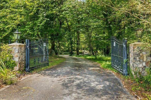 3000 CATHEDRAL Place, Decatur, GA 30034