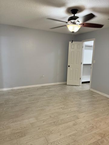 1077 Fernlea Drive B, West Palm Beach, FL 33417