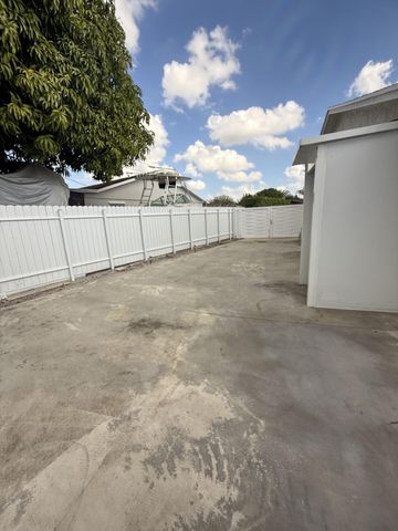 1077 Fernlea Drive B, West Palm Beach, FL 33417