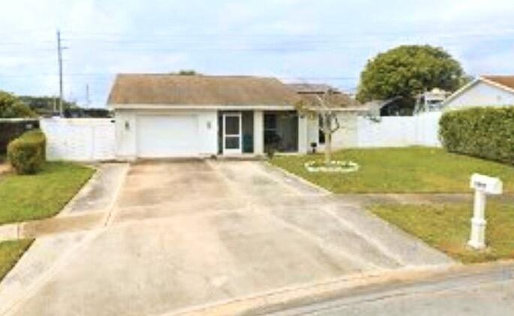 1077 Fernlea Drive B, West Palm Beach, FL 33417