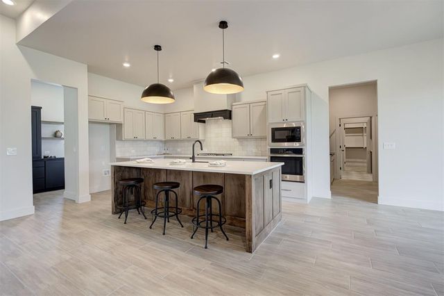 10913 NW 31st Terrace, Yukon, OK 73099