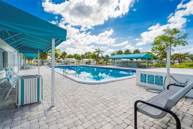 7211 NW 76th St, Tamarac, FL 33321