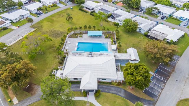 7211 NW 76th St, Tamarac, FL 33321