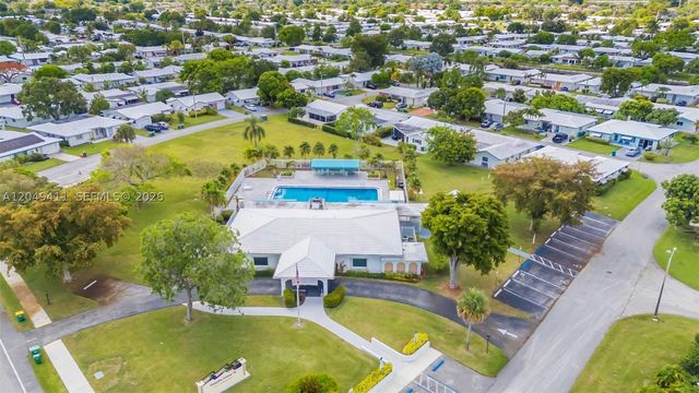 7211 NW 76th St, Tamarac, FL 33321