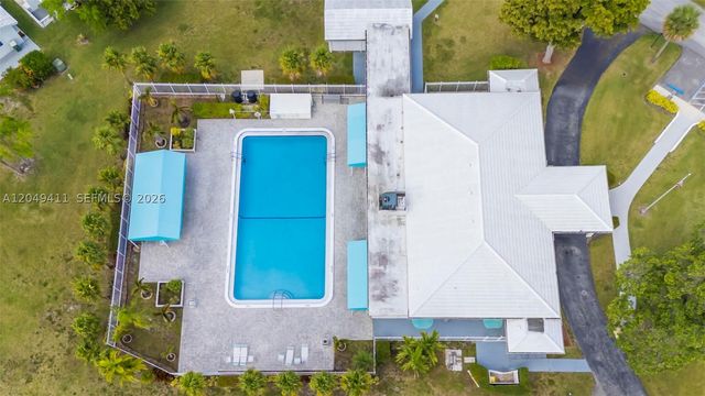 7211 NW 76th St, Tamarac, FL 33321
