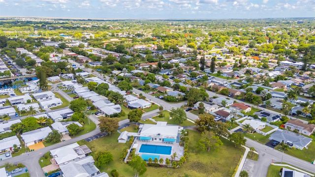 7211 NW 76th St, Tamarac, FL 33321