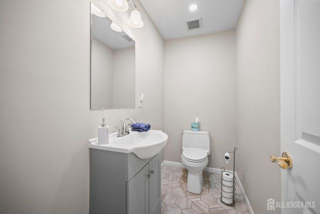 55 Wyoming Avenue, Spotswood, NJ 08884