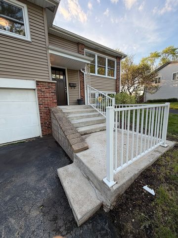 7728 Dalewood Parkway, Woodridge, IL 60517