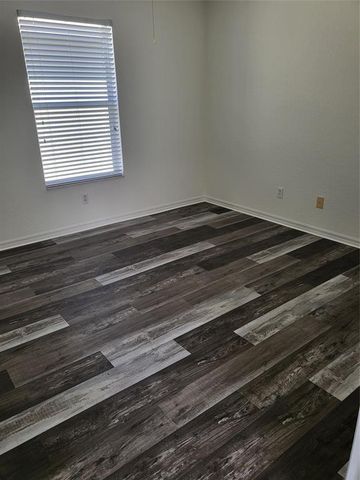 2040 SE Avon Park Dr, Port St Lucie, FL 34952