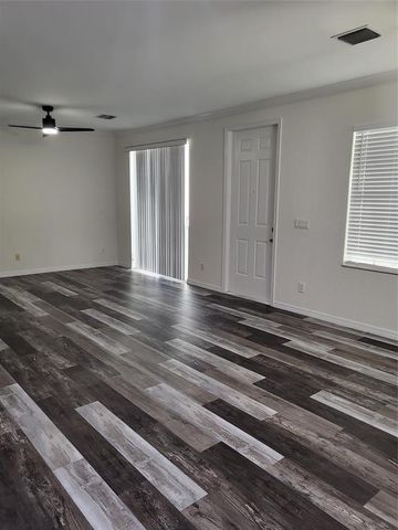 2040 SE Avon Park Dr, Port St Lucie, FL 34952