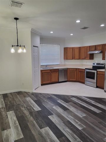 2040 SE Avon Park Dr, Port St Lucie, FL 34952