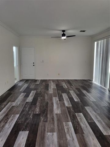 2040 SE Avon Park Dr, Port St Lucie, FL 34952