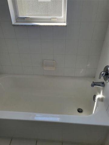 2040 SE Avon Park Dr, Port St Lucie, FL 34952