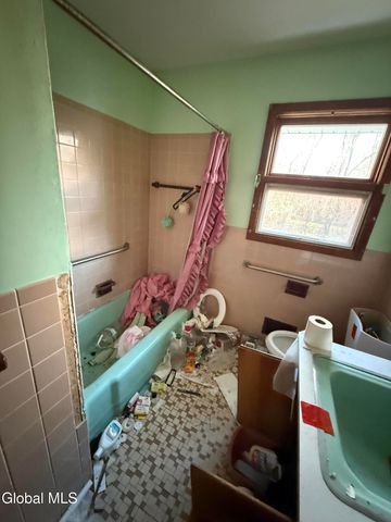 72 Cordell Road, Colonie, NY 12304