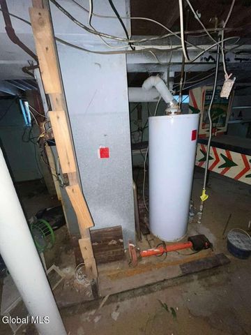 72 Cordell Road, Colonie, NY 12304