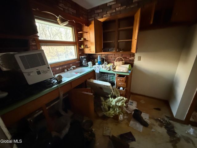 72 Cordell Road, Colonie, NY 12304