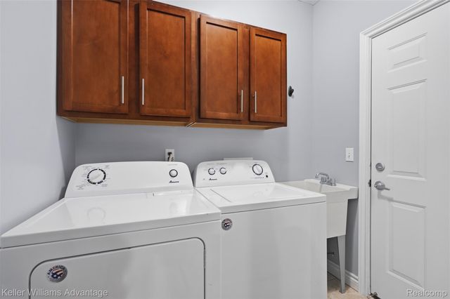 45658 S Stonewood Road, Canton Charter Township, MI 48187
