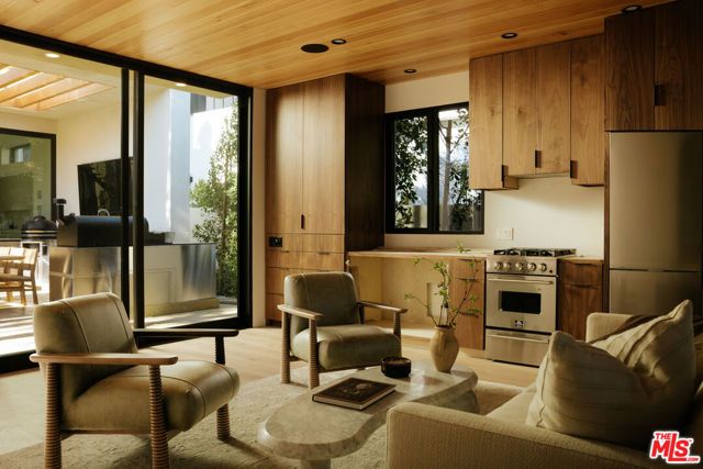 8906 Hubbard Street, Culver City, CA 90232