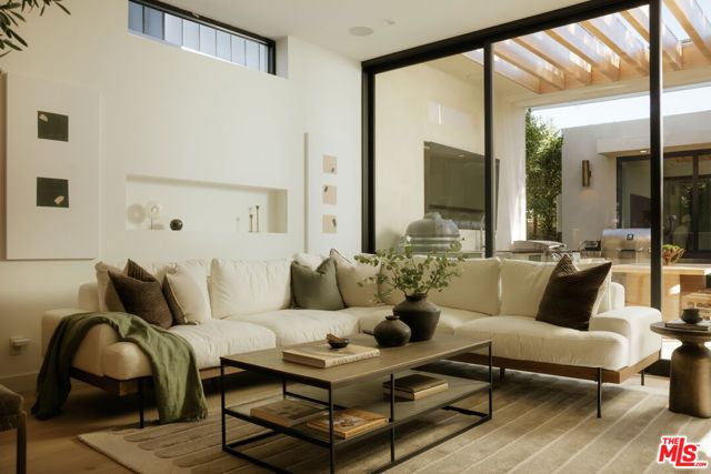 8906 Hubbard Street, Culver City, CA 90232