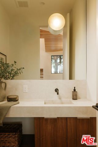 8906 Hubbard Street, Culver City, CA 90232