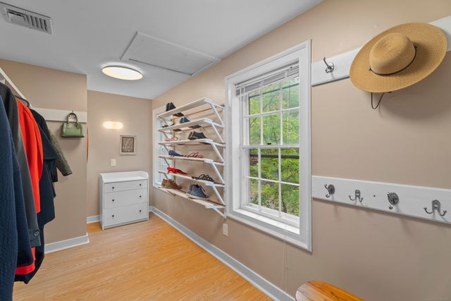 133 Blake Road, Hamden, CT 06517