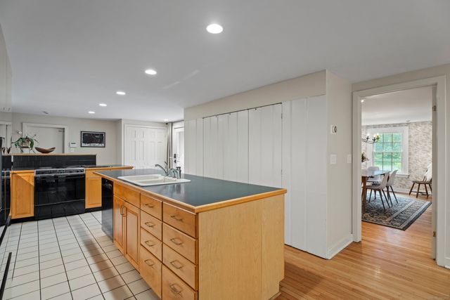 133 Blake Road, Hamden, CT 06517