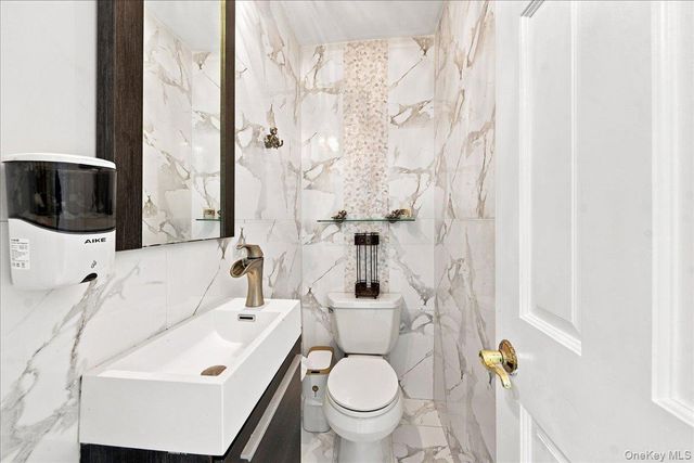 5 Stanton Court, Bronx, NY 10473