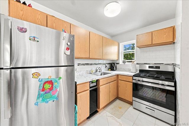 5 Stanton Court, Bronx, NY 10473