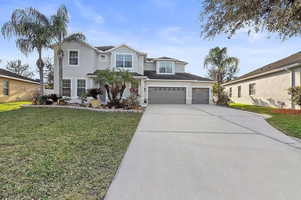 Image 3 of property listing at 2254 OSPREY WOODS CIRCLE, Orlando, FL 32820