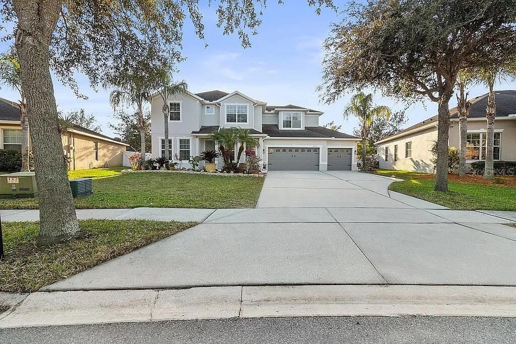 Image 4 of property listing at 2254 OSPREY WOODS CIRCLE, Orlando, FL 32820