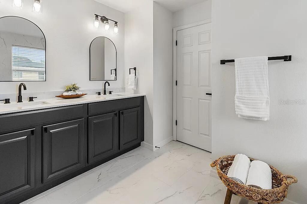 Image 35 of property listing at 2254 OSPREY WOODS CIRCLE, Orlando, FL 32820