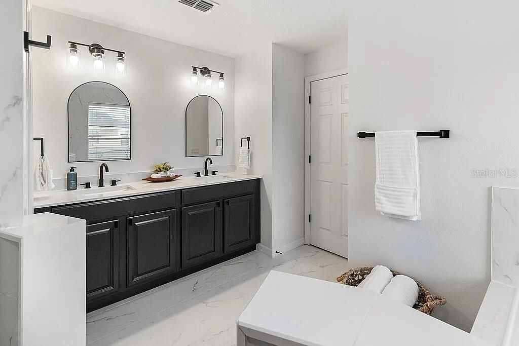 Image 38 of property listing at 2254 OSPREY WOODS CIRCLE, Orlando, FL 32820