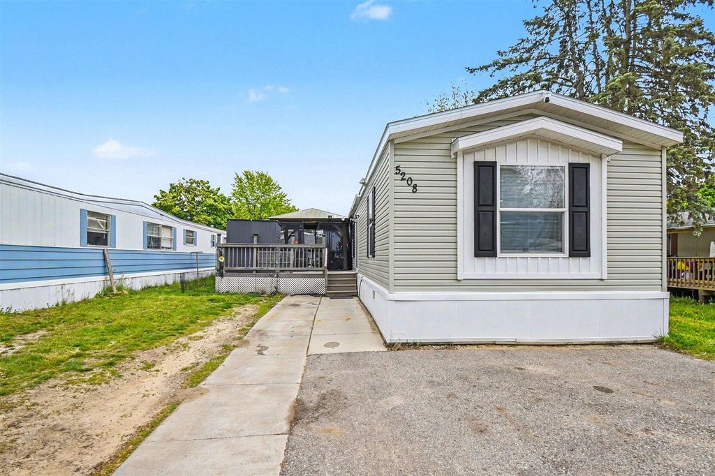 5208 Village Drive, Wyoming, MI 49509